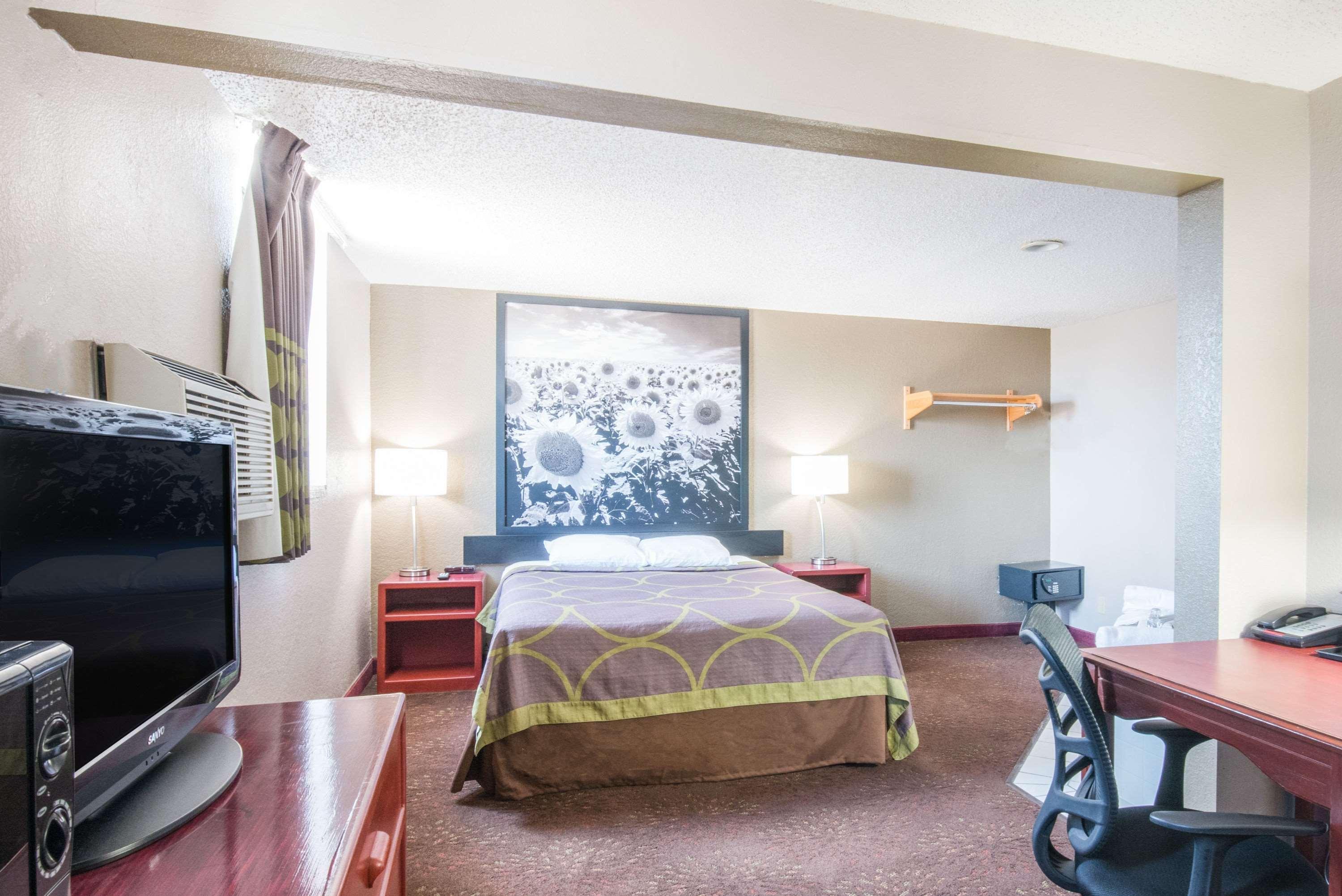 Super 8 By Wyndham Jamestown Buitenkant foto