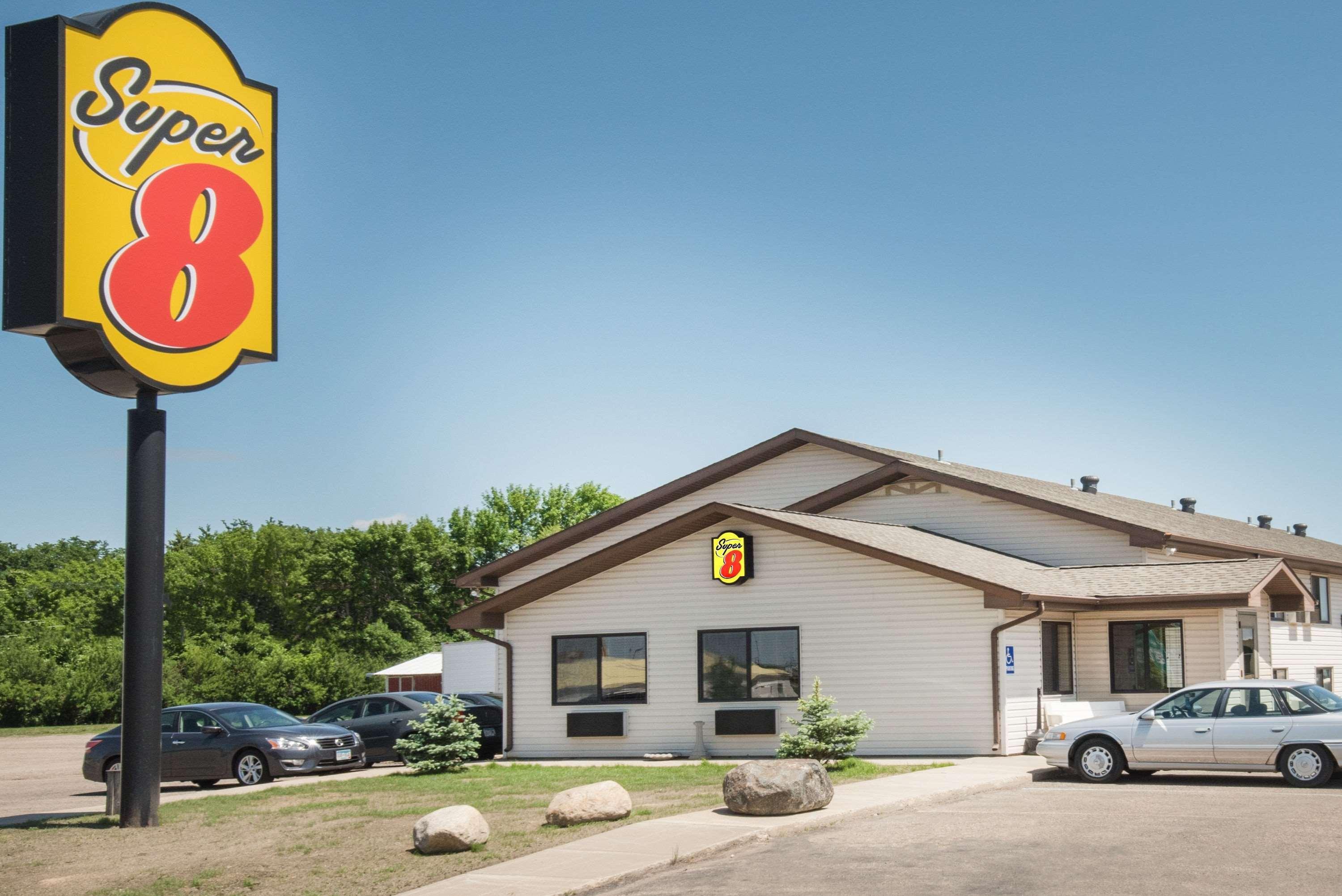 Super 8 By Wyndham Jamestown Buitenkant foto